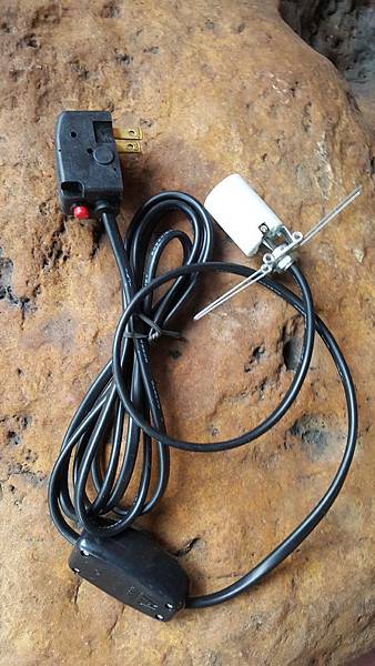 鹽燈陶瓷燈頭 安全電線 自動斷電裝置 兩層防火材質電線 鹽燈陶瓷燈頭 安全電線 自動斷電裝置 兩層防火材質電線