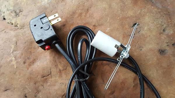 鹽燈陶瓷燈頭 安全電線 自動斷電裝置 兩層防火材質電線 鹽燈陶瓷燈頭 安全電線 自動斷電裝置 兩層防火材質電線