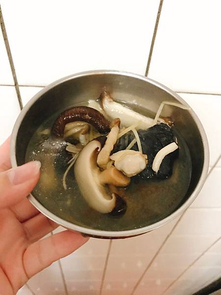 百菇烏骨雞蛤蜊湯 百菇烏骨雞蛤蜊湯