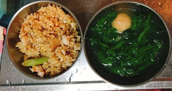 蝦仁肉絲蛋炒飯、菠菜魚蛋蛋花湯 蝦仁肉絲蛋炒飯、菠菜魚蛋蛋花湯