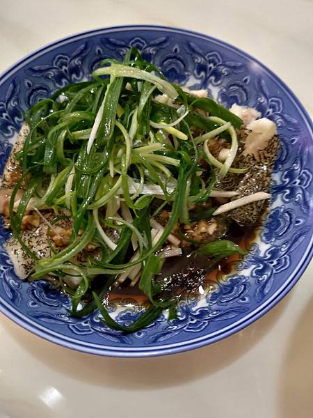 颱風家裡煮清蒸龍膽石斑、牛肉炒河粉、氣炸金園排骨