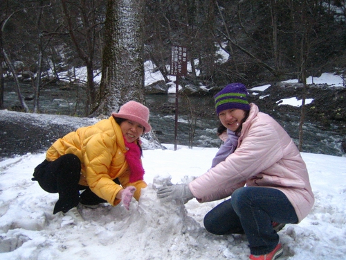 還有人馬上就在推雪人了