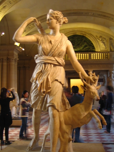 羅浮宮內的雕像