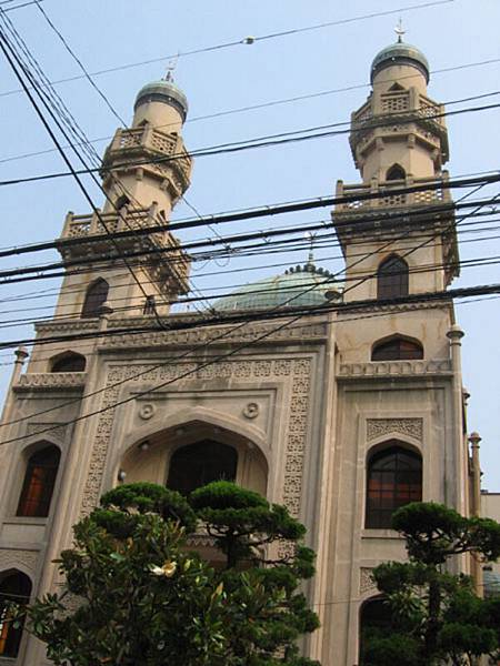 回教寺院，好多電線躲不過