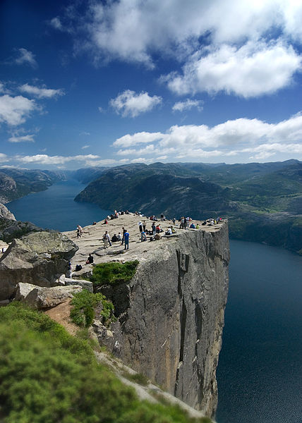 428px-Preikestolen_Norge