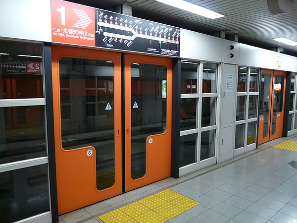 東西線 二條城前.jpg 東西線 二條城前.jpg