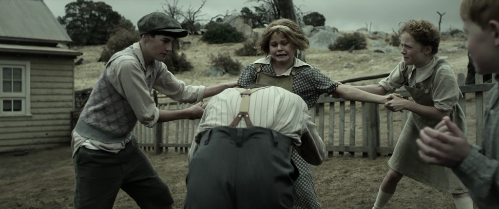 The.Dressmaker.2015.LIMITED.720p.BluRay.x264-GECKOS_20161014153832.PNG