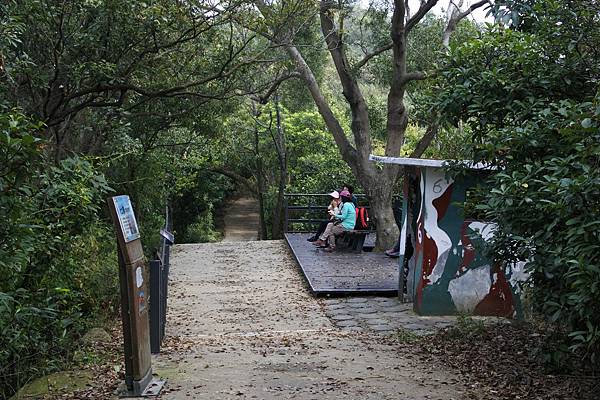 B41-DSC_8365-往老地方觀機平台親山步道的6號衛哨(七美觀音夕照).JPG