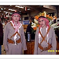 穿著傳統約旦服飾的男招待員