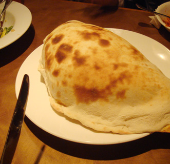 卡洛佐尼的枕頭披薩