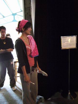 克萊兒走雙頭拖鞋