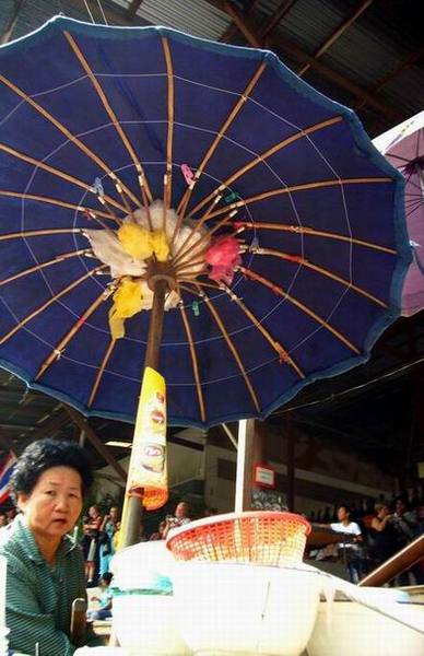 Dammnoen Saduak Floating Market