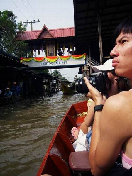 Dammnoen Saduak Floating Market
