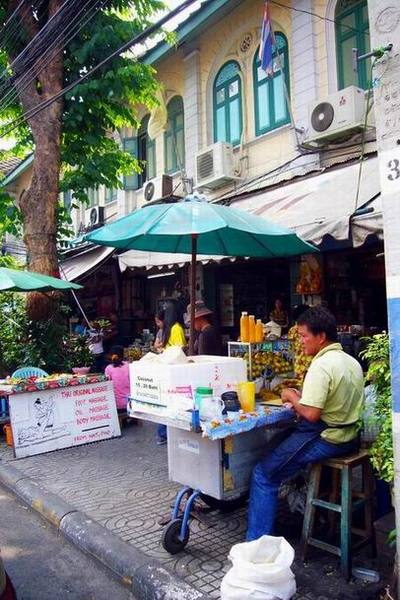 臥佛寺前的攤販