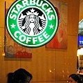 我非常想要starbucks的這顆大燈箱