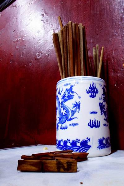 味香齋的不規則筷子和菜單木夾