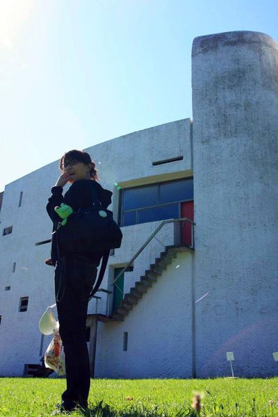 在廊香興奮無比的鄉巴佬一號