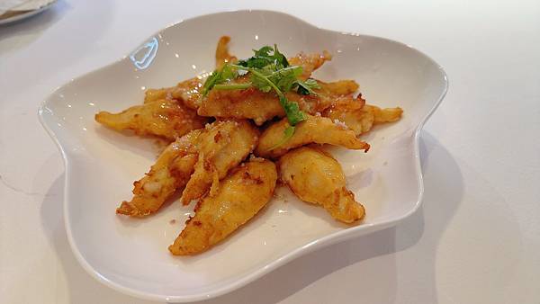 『歐華飯店-歐華軒』來自四十餘年的經典粵菜好味道,經典脆皮乳 『歐華飯店-歐華軒』來自四十餘年的經典粵菜好味道,經典脆皮乳