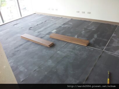 2012/7/4-北市內湖辦公室木地板施工作品-使用2款超耐磨木地板-直舖施工