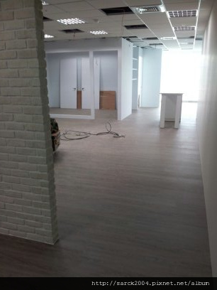 2012/9/8-9*新店北新路商辦大樓木地板施工(使用:極灰)超耐磨木地板!