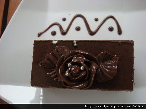 MONTMARTRE CAFE  玫瑰巧克力蛋糕
