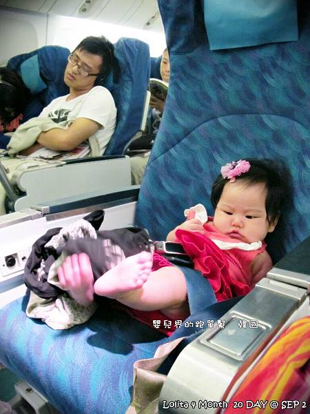 嬰兒坐飛機初體驗 (94)