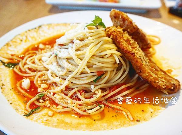 [台南 - 東區] 成大巷弄間的店面 ✗ 綠橄欖義大利麵