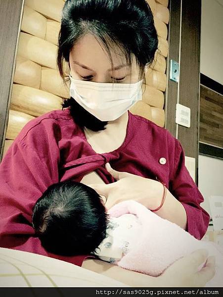 1 親餵.jpg 1 親餵.jpg