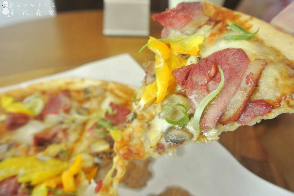 成真咖啡青蔥櫻桃鴨薄皮披薩.jpg 成真咖啡青蔥櫻桃鴨薄皮披薩.jpg