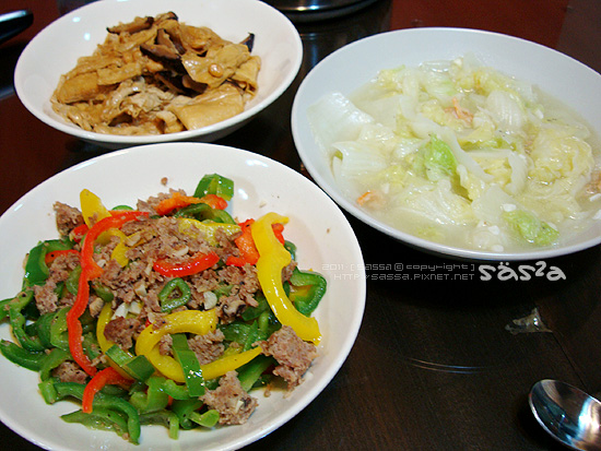 dinner肉末彩椒、味增魯豆包、開陽白菜、香菇筍湯