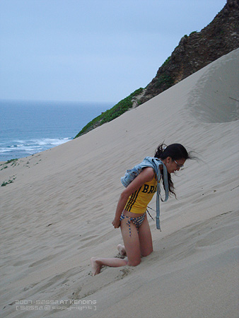 超難爬上去。好難行走....