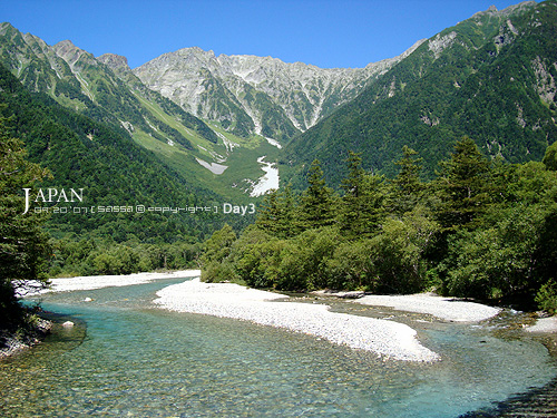 標高約1500M的小盆地。連穗山峰與梓川