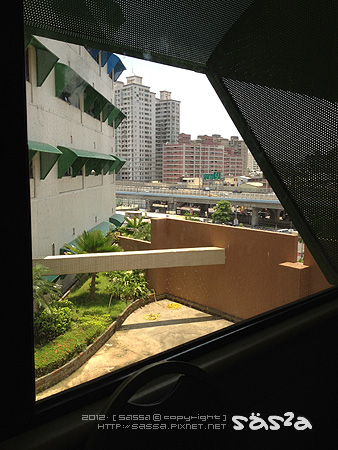 很幸運的住窗邊