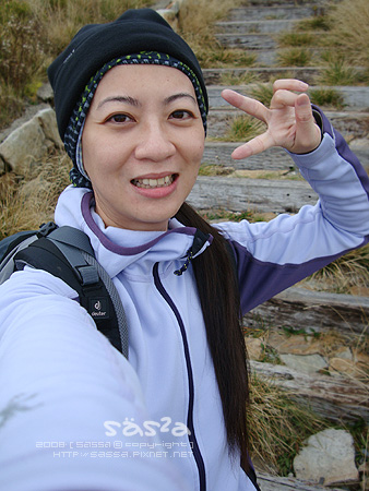 走上去就登百岳啦！噗！