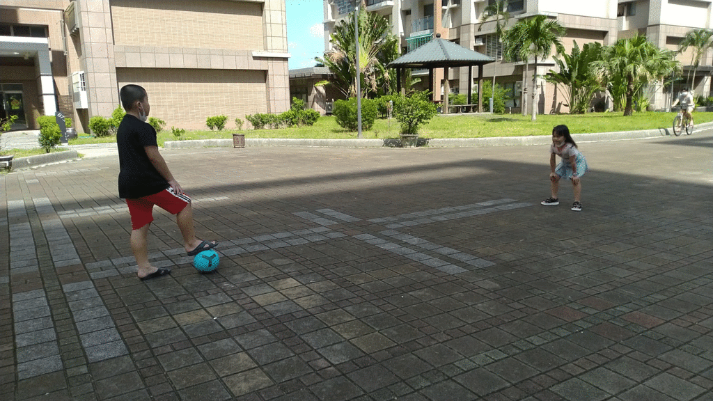 岳母帶姪子來家中作客 興達港看夕陽