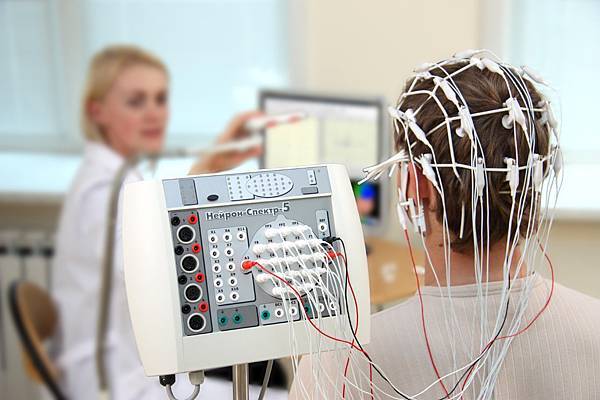 eeg-test.jpg eeg-test.jpg