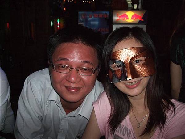 偉成你的臉也太紅了吧