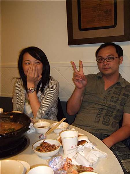 靖茹不太想跟阿肥合照