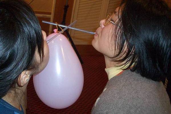 然後用橡皮筋來傳球