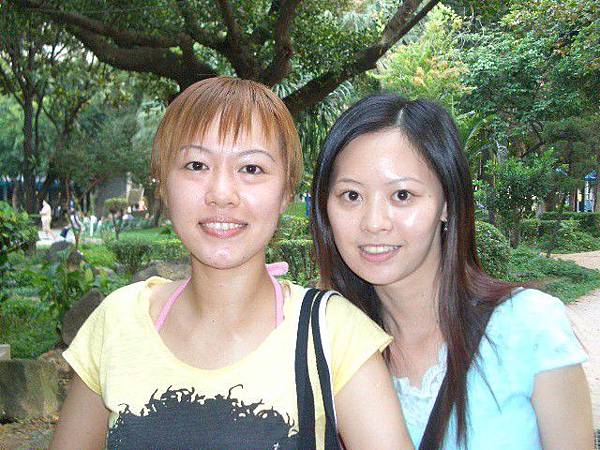 跟難得出門的雅玲合照