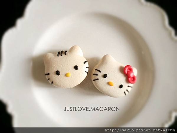 Hello kitty macaron