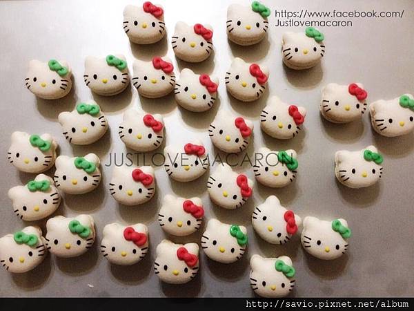 Hello kitty macaron