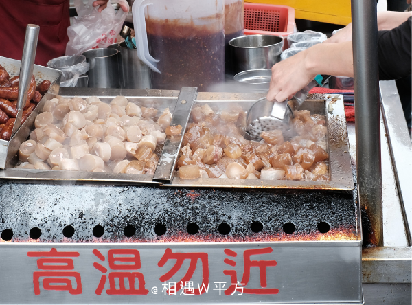 【台中美食】康家阿媽ㄟ粉腸 大甲鎮瀾宮附近必吃大甲美食 台中特色小吃 人手一袋銅板美食 蔣公路 (4)