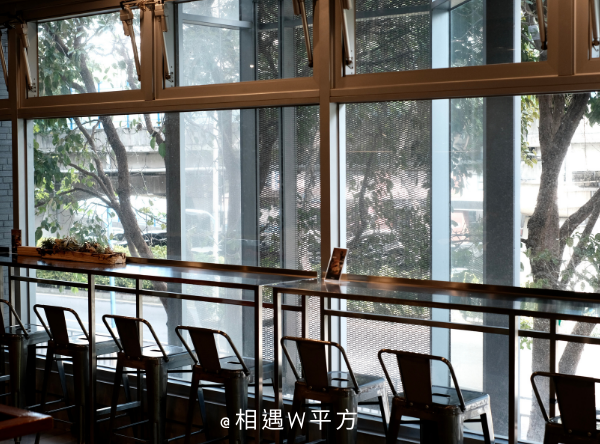 【台北美食】Orchard CAFE 中山國小站不限時咖啡廳 台北早午餐 手沖單品咖啡 草莓蛋糕 布里歐漢堡 (4)