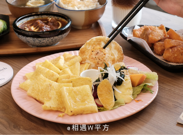 【台中美食】阿飛Brunch 台中東區森林系早午餐推薦 高CP值咖哩定食 台中車站 轉運站美食 法式吐司早午餐 (5)