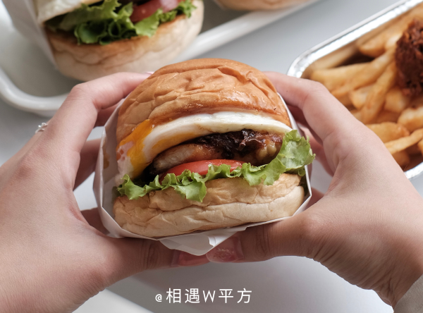 【新北美食】EGG BUN 新開幕IG爆紅韓系質感漢堡 靠近頭前庄站 台北醫院美食 早午餐 (8)