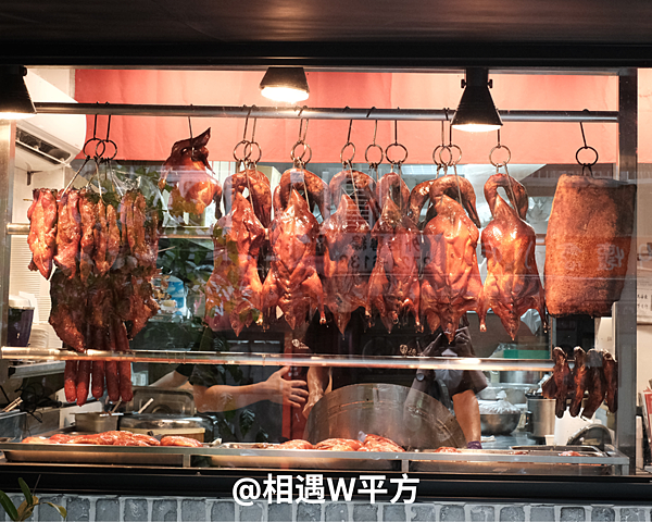 【台北美食】新德士港式燒臘 東區港式燒臘 平價美食 雙拼飯 三寶飯 港式叉燒 油雞便當 國父紀念館站 (3)