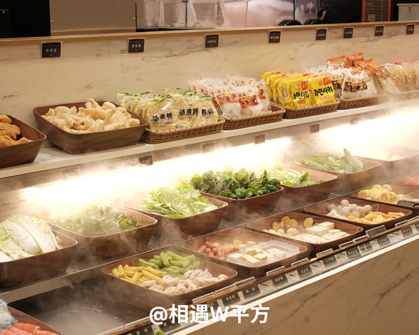 【台南美食】嗑肉石鍋 台南東門店 自助吧多達90種餐點無限享用！最低328起火鍋吃到飽 質感裝潢 聚餐 (9)