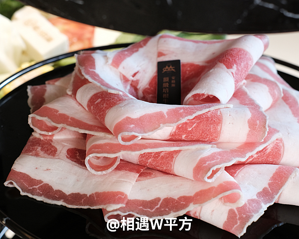 【台南美食】嗑肉石鍋 台南東門店 自助吧多達90種餐點無限享用！最低328起火鍋吃到飽 質感裝潢 聚餐 (13)