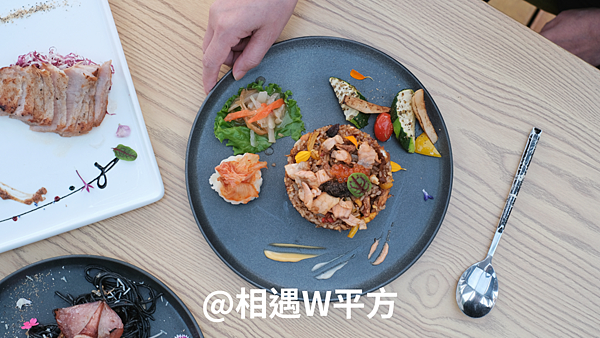 【桃園美食】玻璃屋義式料理 overthere在那裡 經國特區 水岸美食 性別趴 包場 外繪
